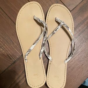 Snakeprint flip flop sandals